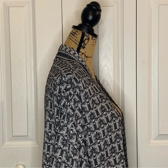 Max Studio Open Front Black and White Monochrome Geometric Kimono - Picture 9 of 13